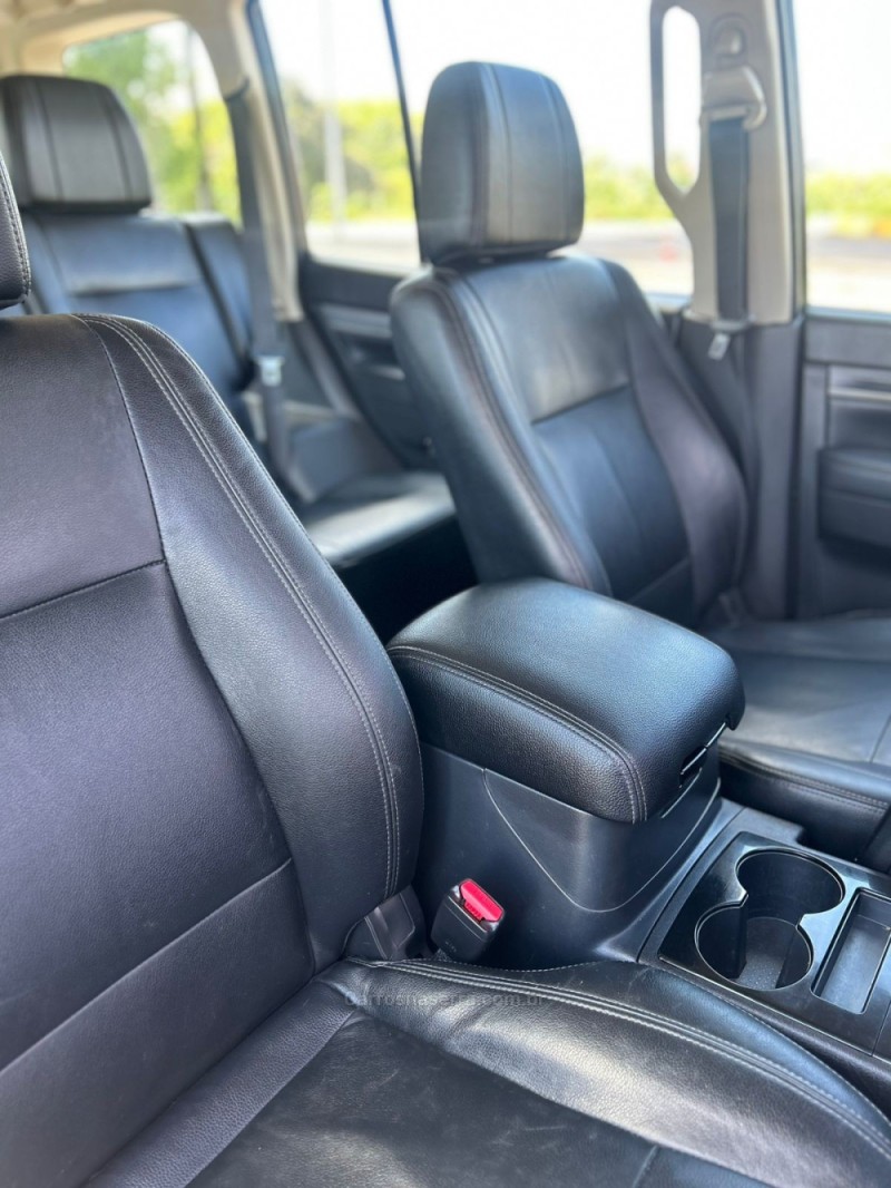 PAJERO FULL 3.2 HPE 4X4 16V DIESEL 4P AUTOMÁTICO - 2016 - LAJEADO
