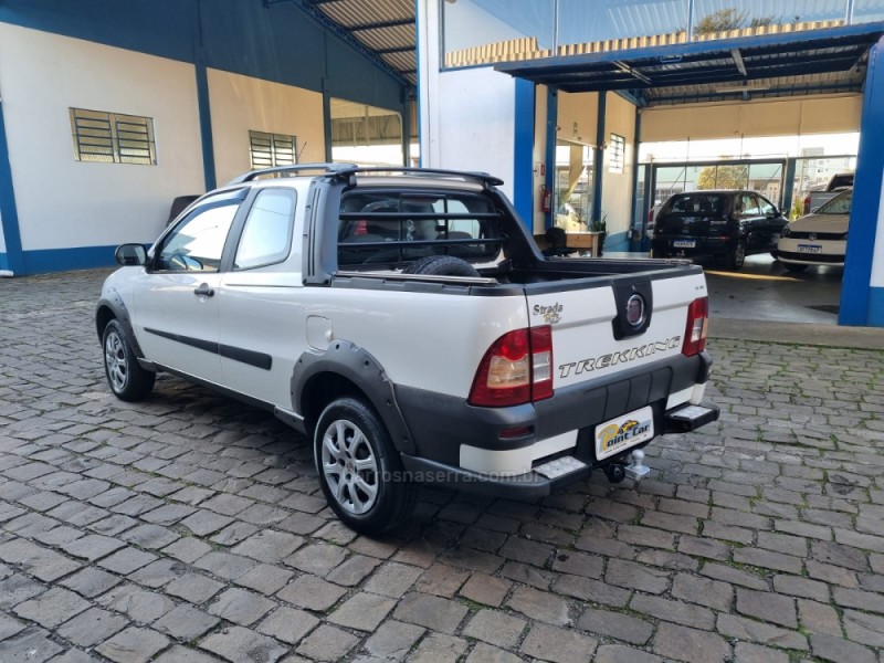 STRADA 1.6 MPI TREKKING CD 16V GASOLINA 2P MANUAL - 2013 - VACARIA