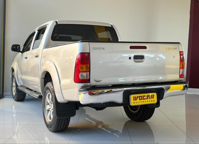 HILUX 2.7 SR 4X2 CD 16V GASOLINA 4P AUTOMÁTICO - 2010 - VACARIA