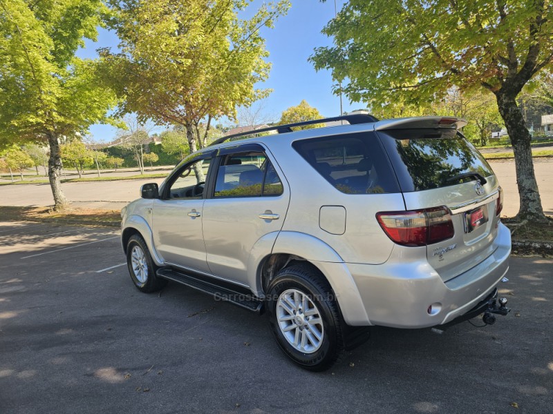HILUX SW4 2.8 SRX 4X4 7 LUGARES 16V TURBO INTERCOOLER DIESEL 4P AUTOMÁTICO - 2009 - BENTO GONçALVES