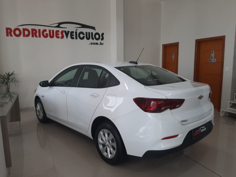 ONIX 1.0	LT PLUS 8V TURBO FLEX 4P AUTOMÁTICO - 2023 - CAXIAS DO SUL