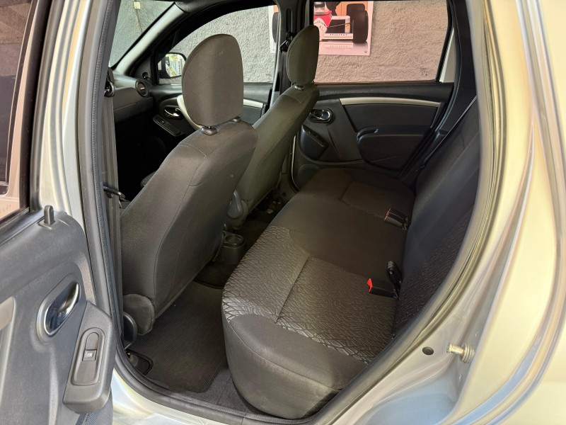 DUSTER 1.6 EXPRESSION 4X2 16V FLEX 4P MANUAL - 2016 - FARROUPILHA