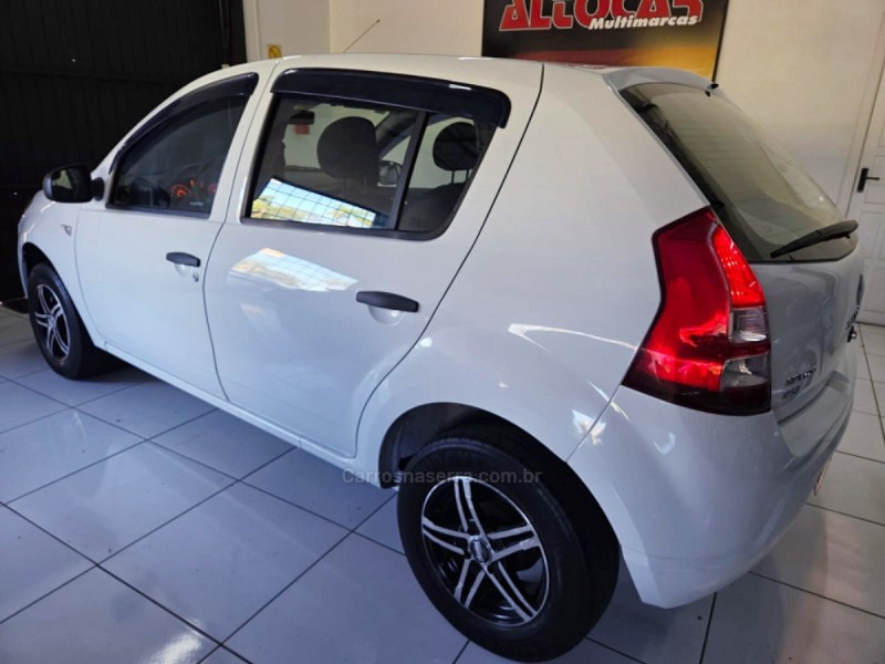SANDERO 1.0 AUTHENTIQUE 16V FLEX 4P MANUAL - 2012 - CAMPO BOM