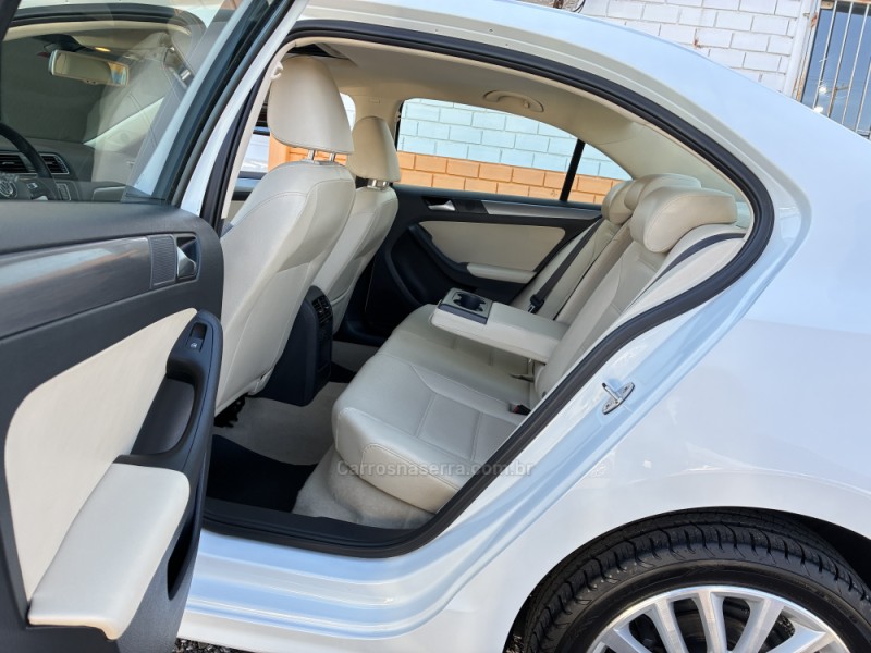 JETTA 1.4 16V TSI COMFORTLINE GASOLINA 4P TIPTRONIC - 2016 - VENâNCIO AIRES