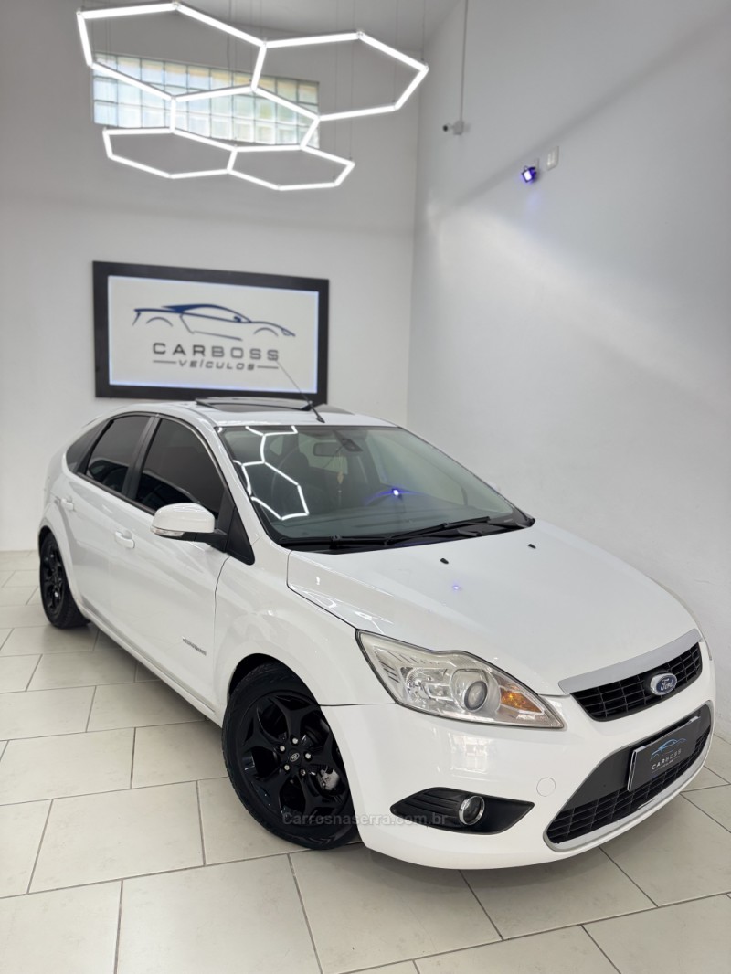 focus 2.0 titanium hatch 16v flex 4p manual 2013 caxias do sul