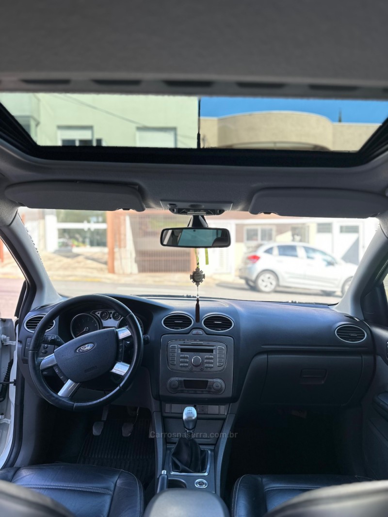FOCUS 2.0 TITANIUM HATCH 16V FLEX 4P MANUAL - 2013 - CAXIAS DO SUL