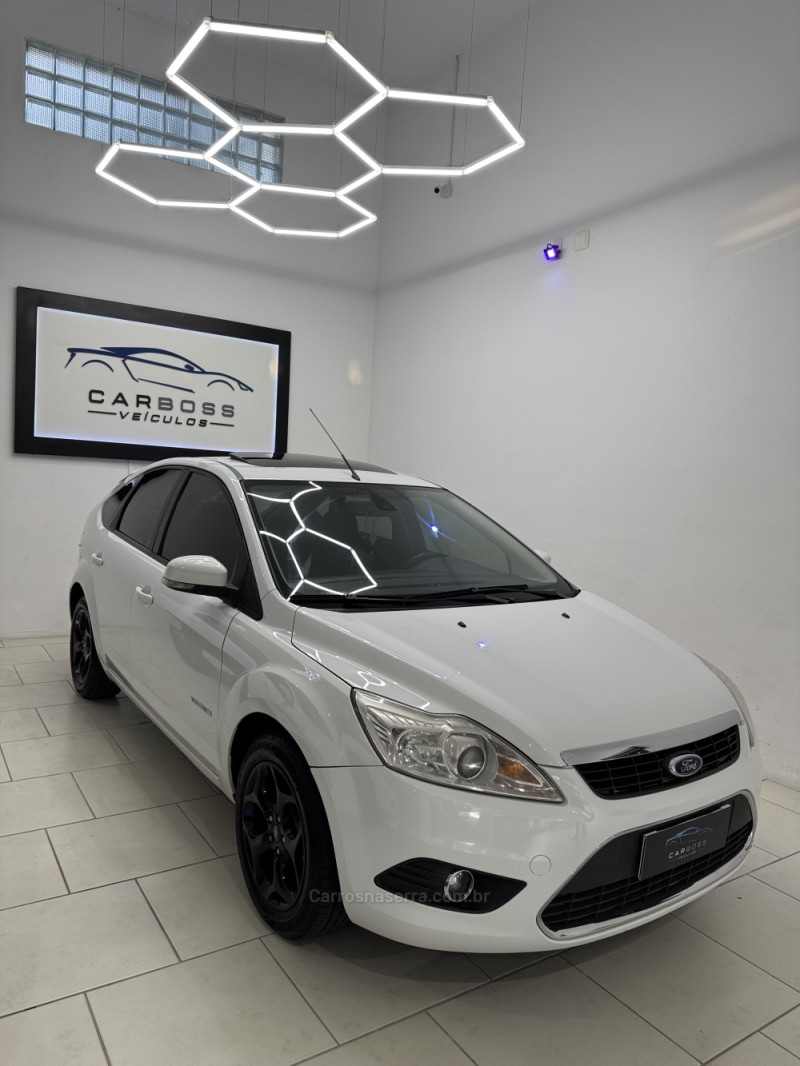 FOCUS 2.0 TITANIUM HATCH 16V FLEX 4P MANUAL - 2013 - CAXIAS DO SUL