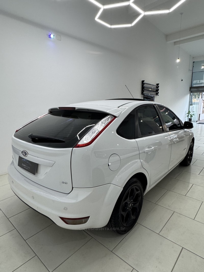 FOCUS 2.0 TITANIUM HATCH 16V FLEX 4P MANUAL - 2013 - CAXIAS DO SUL