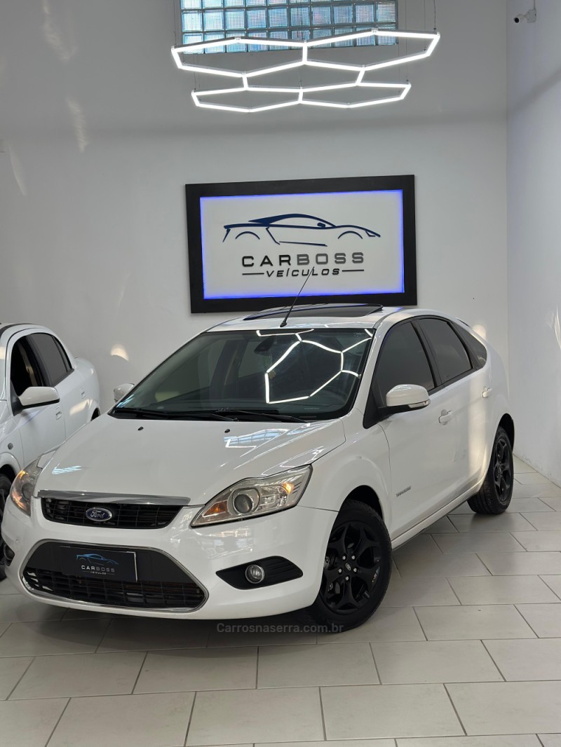 focus 2.0 titanium hatch 16v flex 4p manual 2013 caxias do sul
