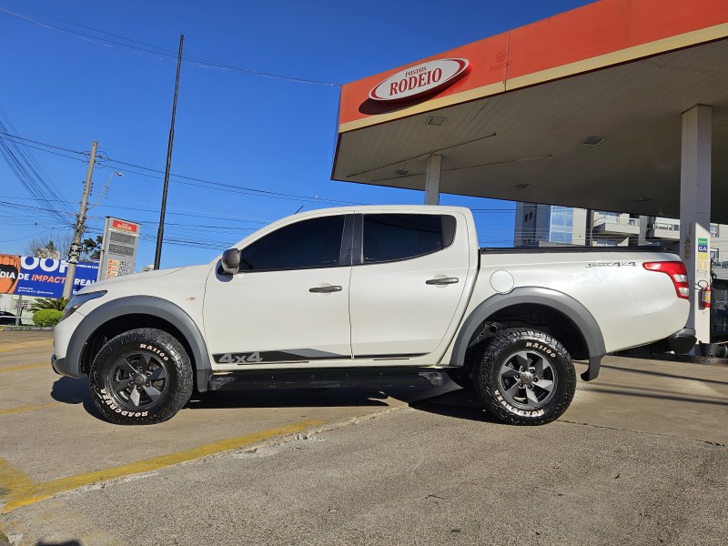L200 TRITON 2.4 16V SPORT SAVANA DIESEL CD TURBO 4P 4X4 AUTOMÁTICO - 2022 - CAXIAS DO SUL