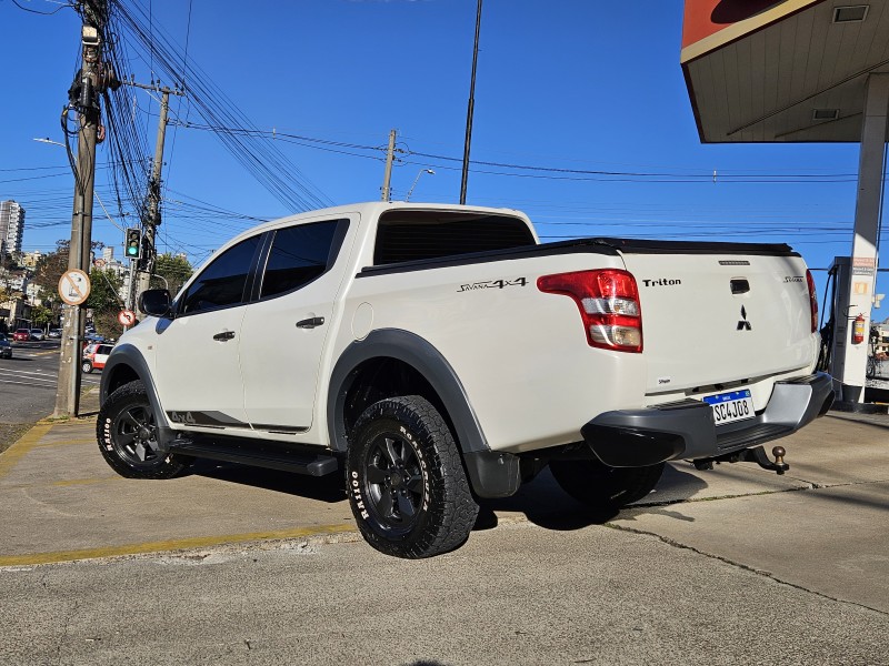 L200 TRITON 2.4 16V SPORT SAVANA DIESEL CD TURBO 4P 4X4 AUTOMÁTICO - 2022 - CAXIAS DO SUL