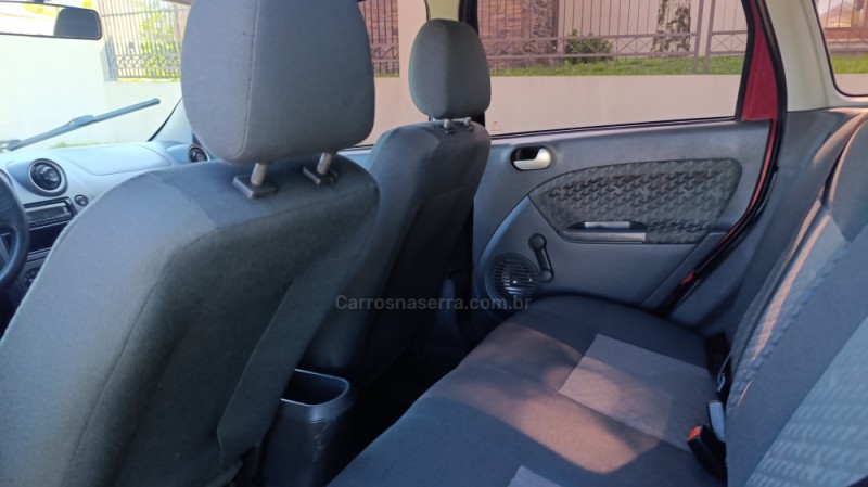 FIESTA 1.6 MPI 8V GASOLINA 4P MANUAL - 2004 - CAXIAS DO SUL