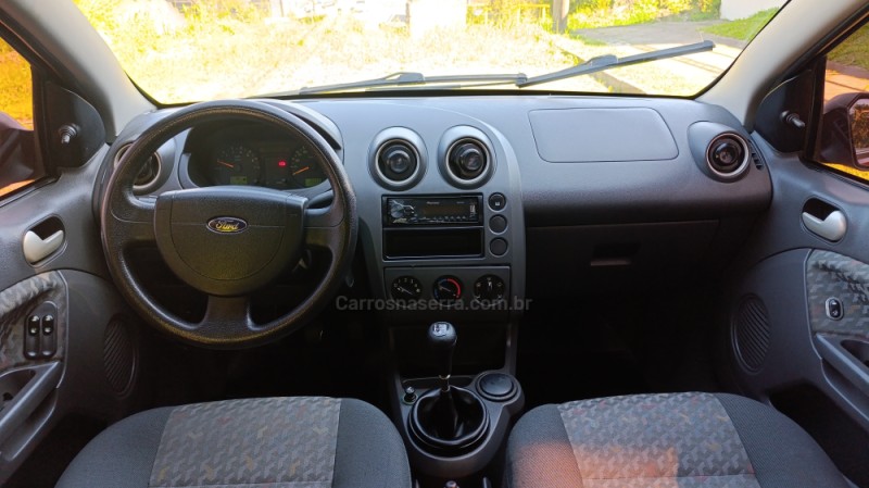 FIESTA 1.6 MPI 8V GASOLINA 4P MANUAL - 2004 - CAXIAS DO SUL