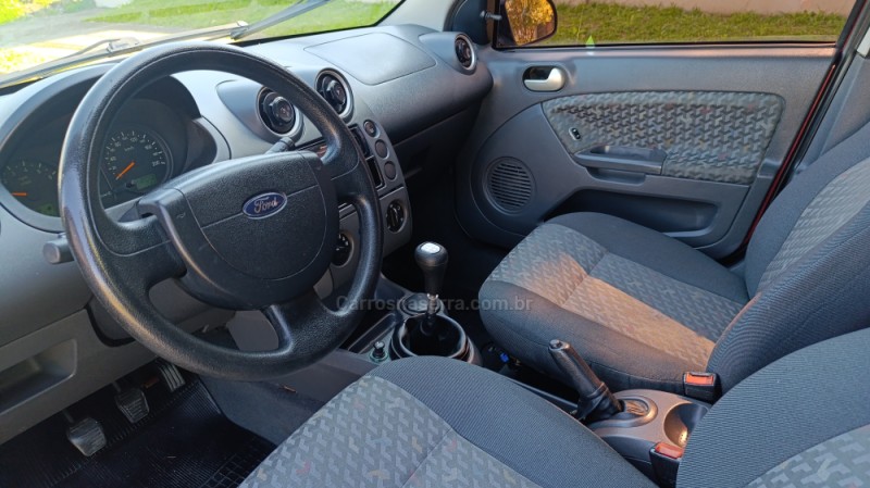 FIESTA 1.6 MPI 8V GASOLINA 4P MANUAL - 2004 - CAXIAS DO SUL