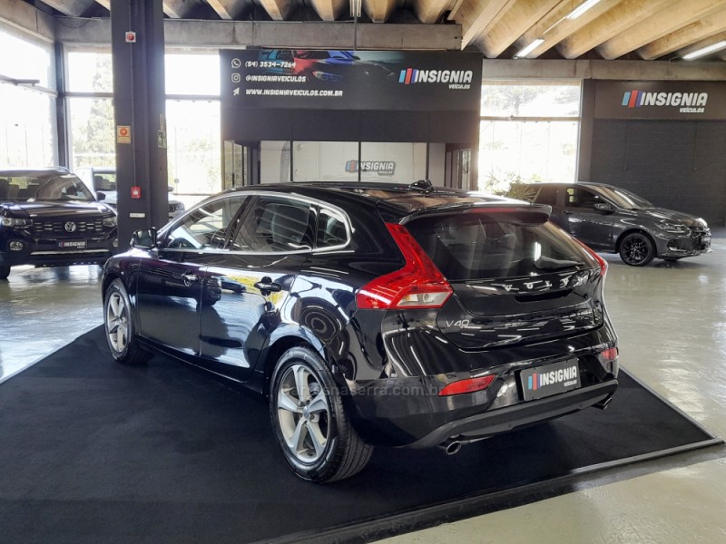 V40 2.0 T4 DYNAMIC TURBO GASOLINA 4P AUTOMÁTICO - 2014 - CAXIAS DO SUL