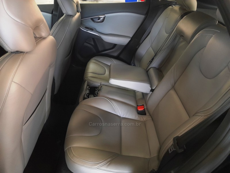 V40 2.0 T4 DYNAMIC TURBO GASOLINA 4P AUTOMÁTICO - 2014 - CAXIAS DO SUL
