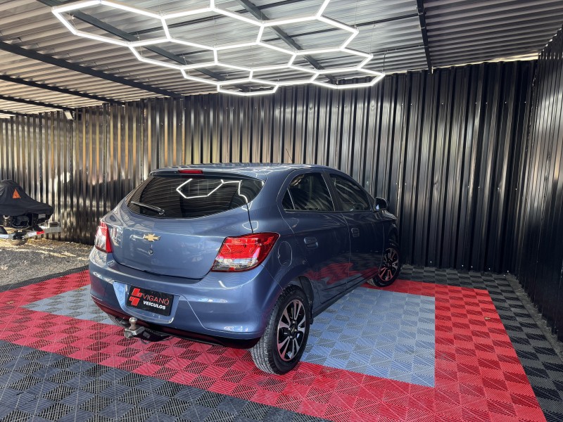 ONIX 1.4 MPFI LT 8V FLEX 4P MANUAL - 2015 - CAXIAS DO SUL