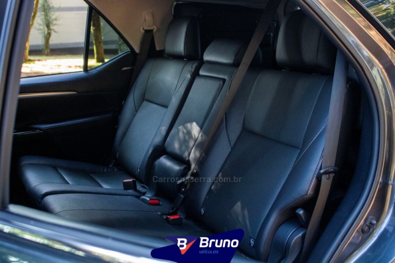 HILUX SW4 2.8 4X4 SRX PLATINUM TURBO 7 LUGARES DIESEL 4P AUTOMÁTICO - 2025 - PALMEIRA DAS MISSõES
