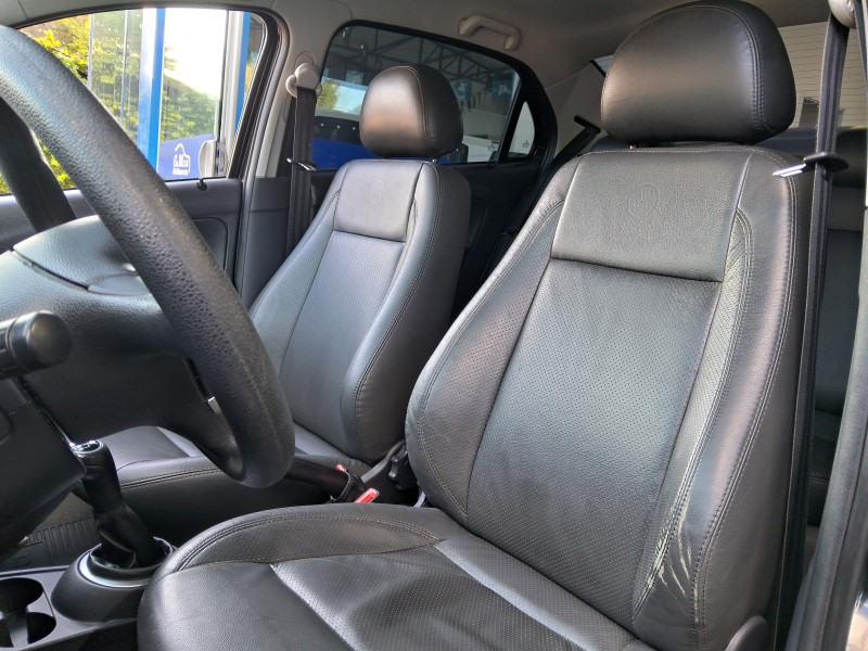 VOYAGE 1.6 MI COMFORTLINE 8V FLEX 4P MANUAL - 2012 - SãO SEBASTIãO DO CAí