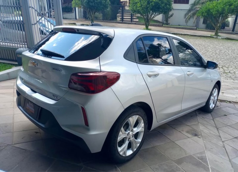 ONIX 1.0 LTZ 12V TURBO FLEX 4P MANUAL - 2023 - NOVA PETRóPOLIS