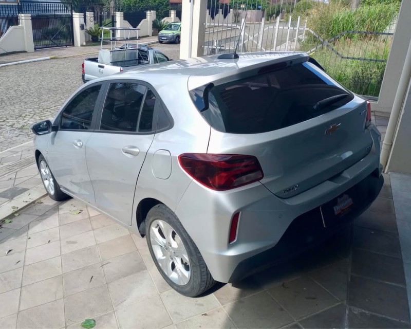 ONIX 1.0 LTZ 12V TURBO FLEX 4P MANUAL - 2023 - NOVA PETRóPOLIS