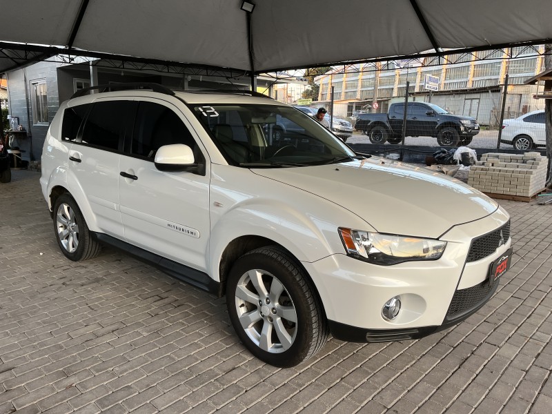 OUTLANDER 2.0 16V GASOLINA 4P AUTOMÁTICO - 2013 - CAXIAS DO SUL