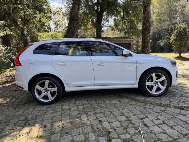 XC60 2.0 T6 R DESIGN TURBO GASOLINA 4P AUTOMÁTICO - 2015 - GRAMADO