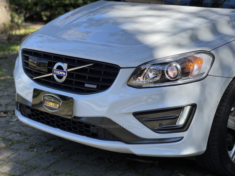 XC60 2.0 T6 R DESIGN TURBO GASOLINA 4P AUTOMÁTICO - 2015 - GRAMADO