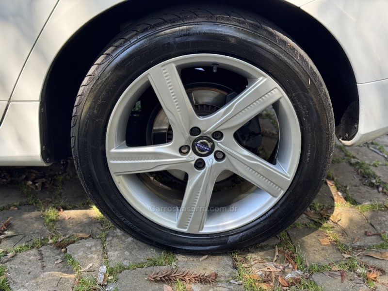 XC60 2.0 T6 R DESIGN TURBO GASOLINA 4P AUTOMÁTICO - 2015 - GRAMADO