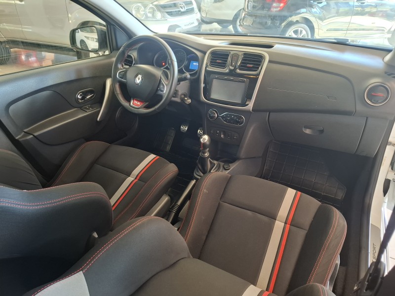 SANDERO 2.0 RS 16V FLEX 4P MANUAL - 2017 - FARROUPILHA