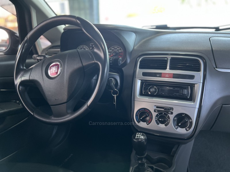 PUNTO 1.4 ATTRACTIVE 8V FLEX 4P MANUAL - 2011 - BOM PRINCíPIO
