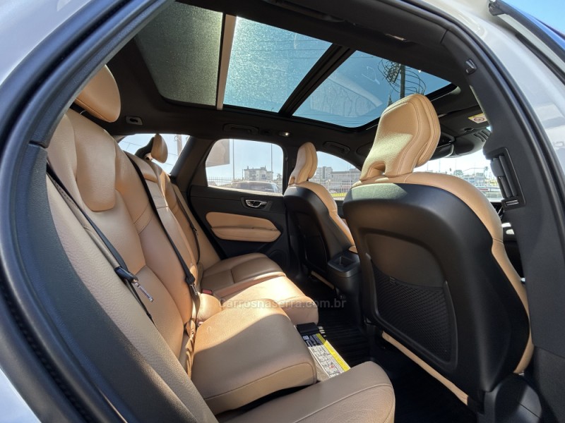 XC60 2.0 D5 MOMENTUM AWD DIESEL 4P AUTOMÁTICO - 2019 - FARROUPILHA