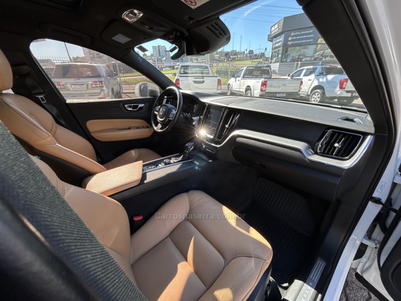 XC60 2.0 D5 MOMENTUM AWD DIESEL 4P AUTOMÁTICO - 2019 - FARROUPILHA