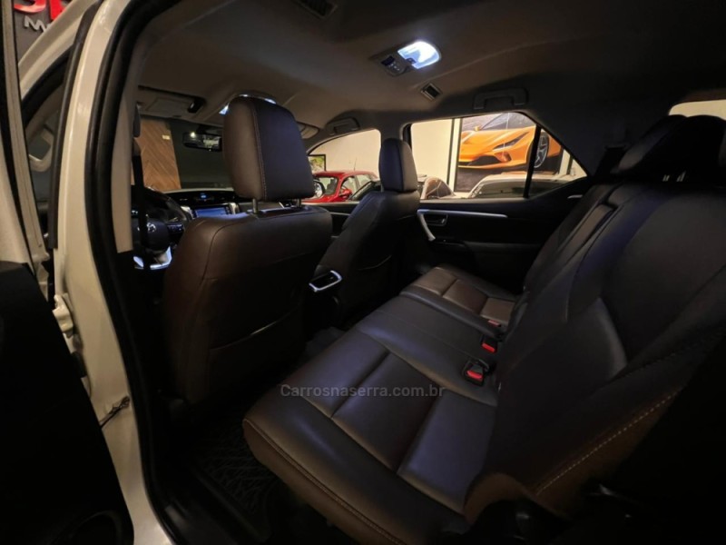 HILUX SW4 2.8 SRX 4X4 7 LUGARES 16V TURBO INTERCOOLER DIESEL 4P AUTOMÁTICO - 2020 - CAMPO BOM
