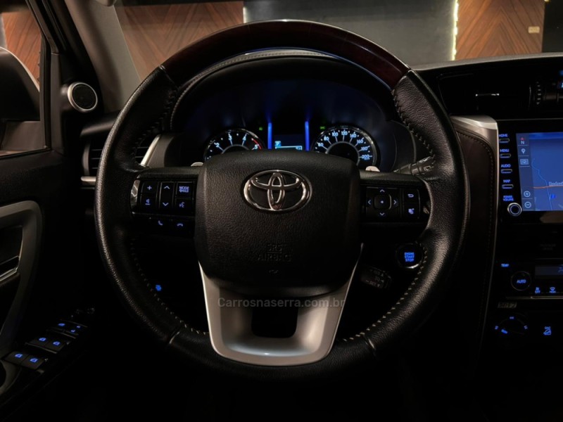 HILUX SW4 2.8 SRX 4X4 7 LUGARES 16V TURBO INTERCOOLER DIESEL 4P AUTOMÁTICO - 2020 - CAMPO BOM