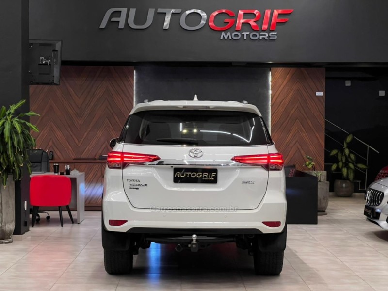 HILUX SW4 2.8 SRX 4X4 7 LUGARES 16V TURBO INTERCOOLER DIESEL 4P AUTOMÁTICO - 2020 - CAMPO BOM