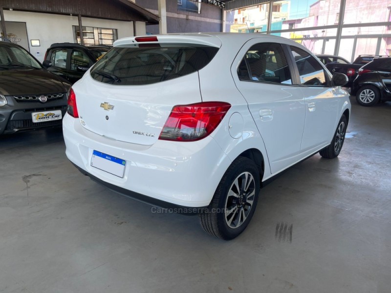 ONIX 1.4 MPFI LTZ 8V FLEX 4P MANUAL - 2014 - VACARIA