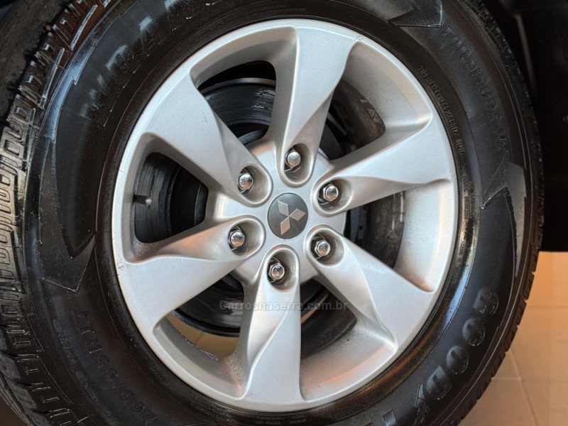 PAJERO DAKAR 3.2 HPE 4X4 7 LUGARES 16V TURBO INTERCOOLER DIESEL 4P AUTOMÁTICO - 2012 - DOIS IRMãOS