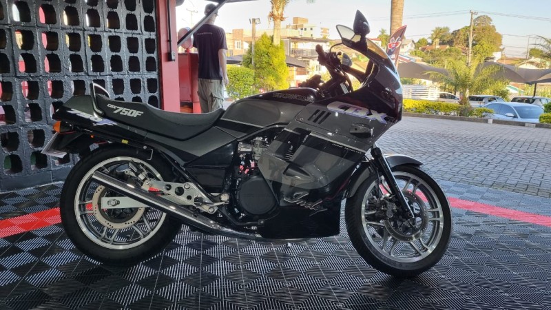 CBX 750 FOUR INDY - 1993 - TEUTôNIA