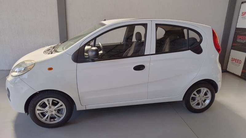 QQ 1.0 MPFI ACT 12V GASOLINA 4P MANUAL - 2018 - SãO SEBASTIãO DO CAí