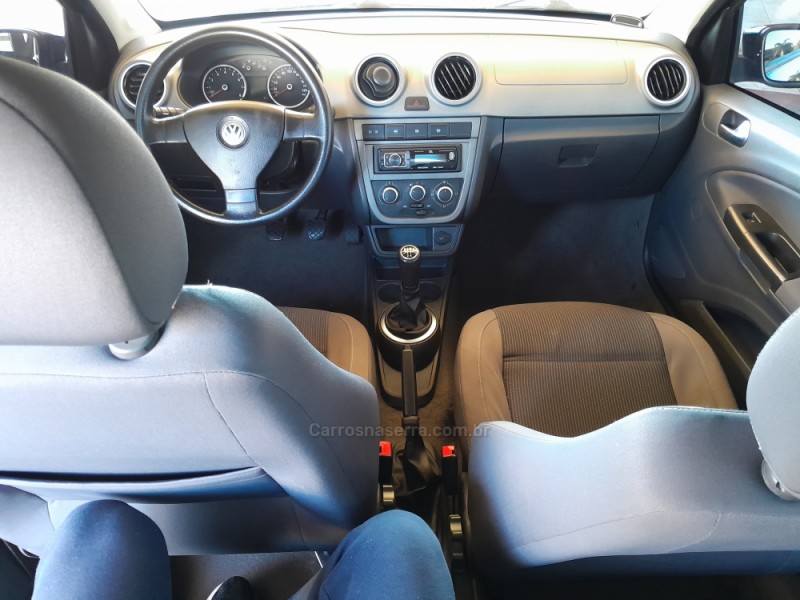 VOYAGE 1.6 MI COMFORTLINE 8V FLEX 4P MANUAL - 2010 - VERANóPOLIS