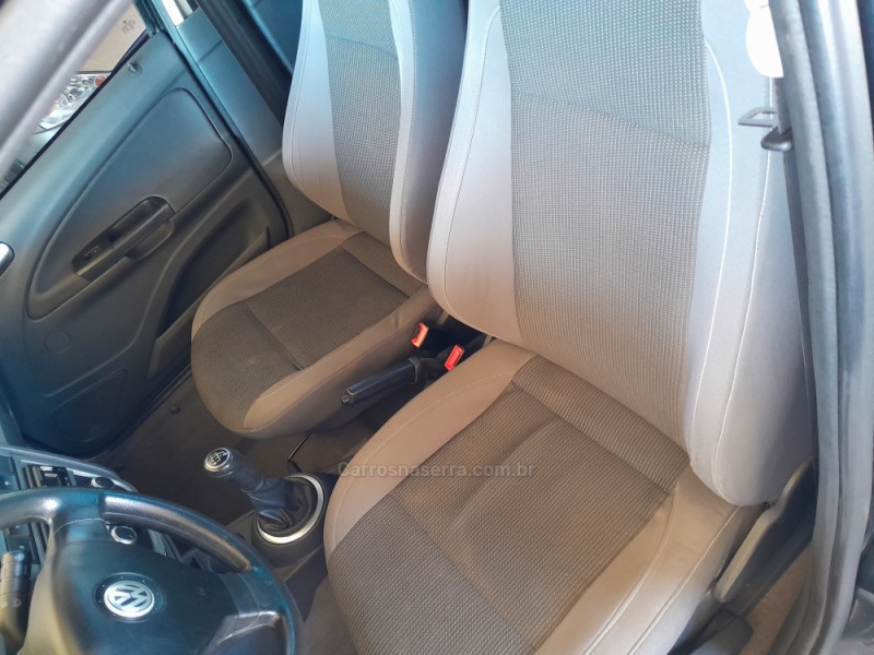 VOYAGE 1.6 MI COMFORTLINE 8V FLEX 4P MANUAL - 2010 - VERANóPOLIS