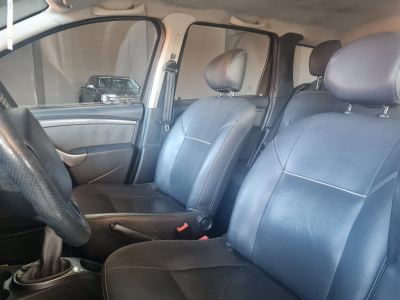 DUSTER 1.6 4X2 16V FLEX 4P MANUAL - 2014 - CANELA