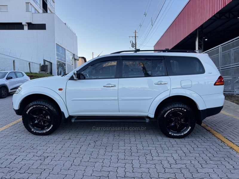 pajero 3.5 hpe 4x4 7 lugares v6 24v flex 4p automatico 2013 feliz