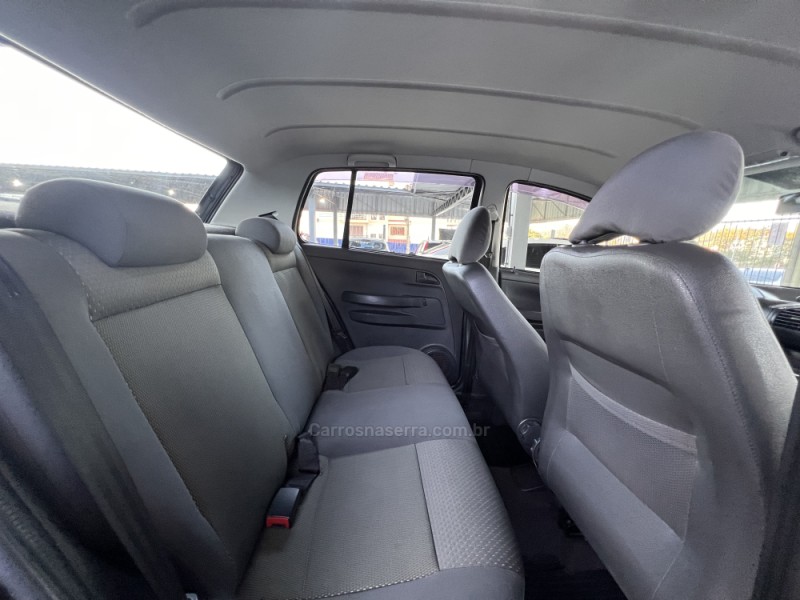 FOX 1.0 MI 8V FLEX 4P MANUAL - 2009 - BOM PRINCíPIO