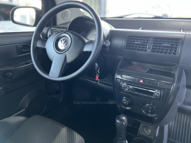 FOX 1.0 MI 8V FLEX 4P MANUAL - 2009 - BOM PRINCíPIO