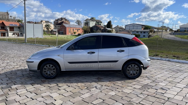 FOCUS 1.6 8V FLEX 4P MANUAL - 2009 - VILA FLORES
