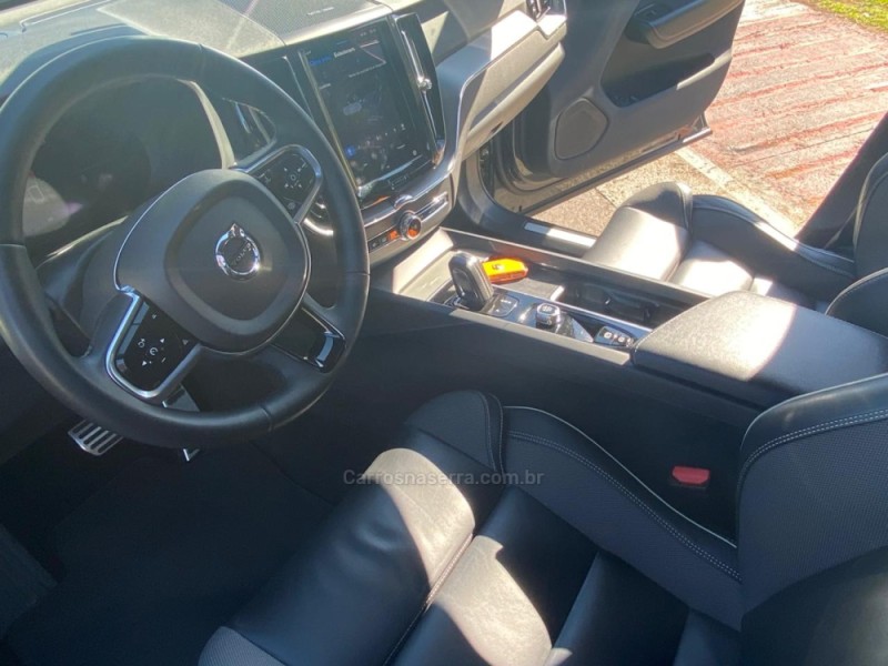 XC60 2.0 T8 R DESIGN HYBRID GASOLINA 4P AUTOMÁTICO - 2022 - NOVA BASSANO
