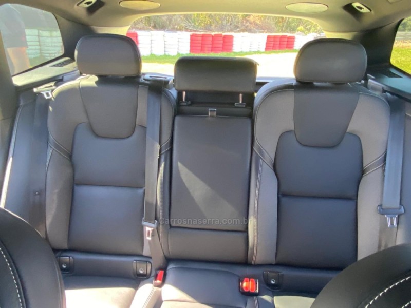 XC60 2.0 T8 R DESIGN HYBRID GASOLINA 4P AUTOMÁTICO - 2022 - NOVA BASSANO