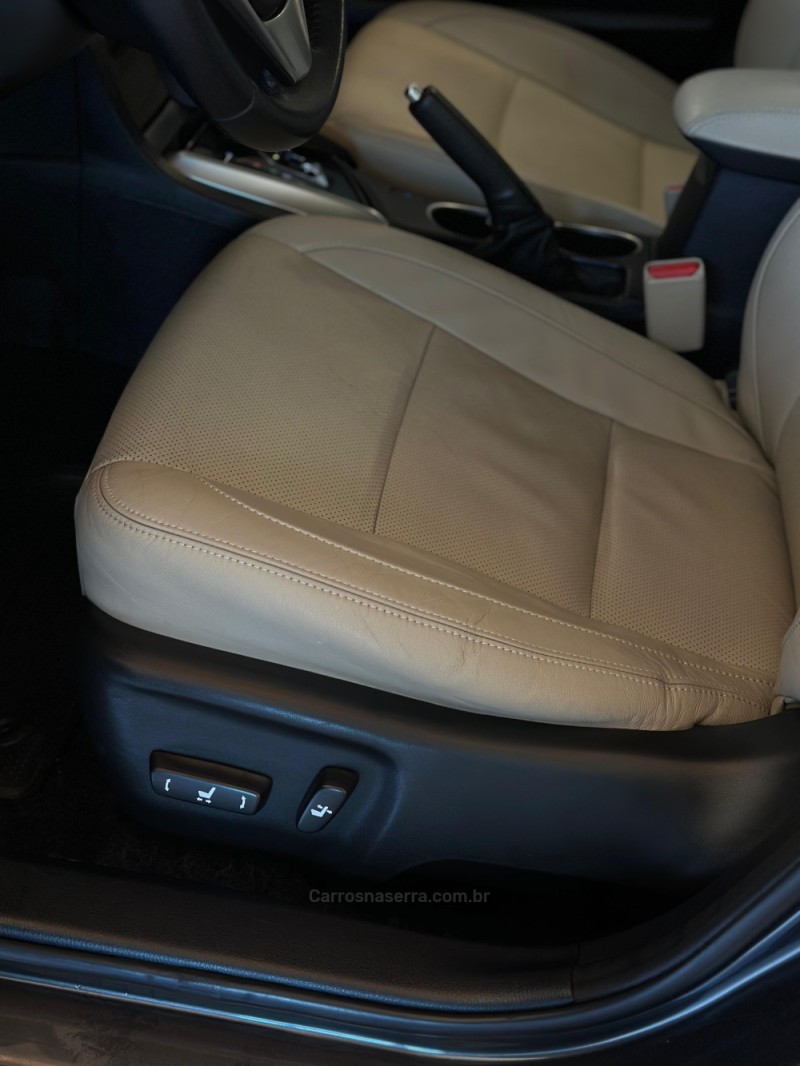 COROLLA 2.0 ALTIS 16V FLEX 4P AUTOMÁTICO - 2016 - CAXIAS DO SUL